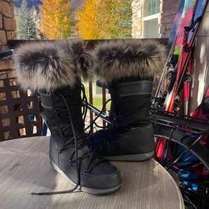 MOON BOOTS (never been worn). Size 7